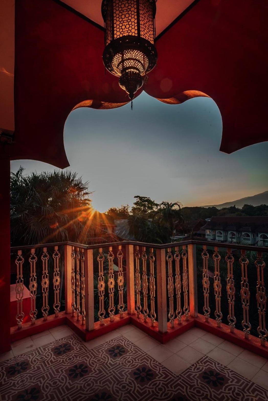 Sheik Istana Hotel Chiangmal チエンマイ エクステリア 写真